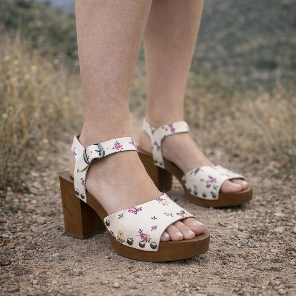 Lucky Brand Cream Sandals with Floral Design